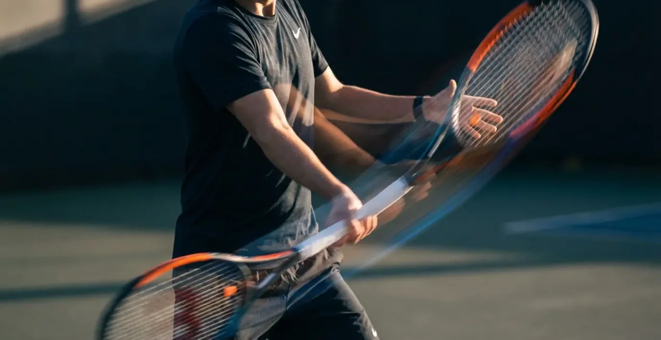 Séquence de mouvement montrant l'accompagnement complet du coup droit